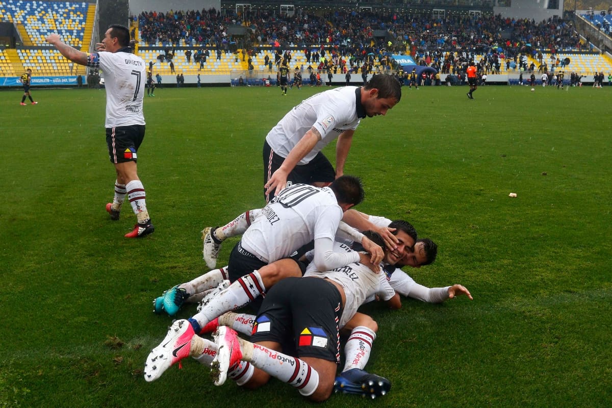 celebrando su único gol en Colo Colo ante Everton. Foto: Aton.
