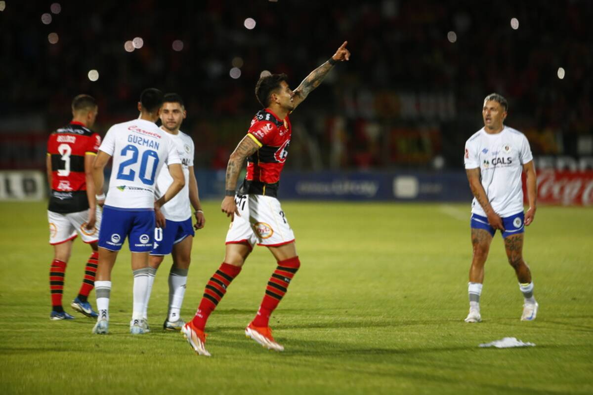 Jugó cinco temporadas en Rangers. Foto: Aton.