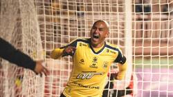 Chupete eterno: Humberto Suazo celebra sus 44 años más vigente que nunca