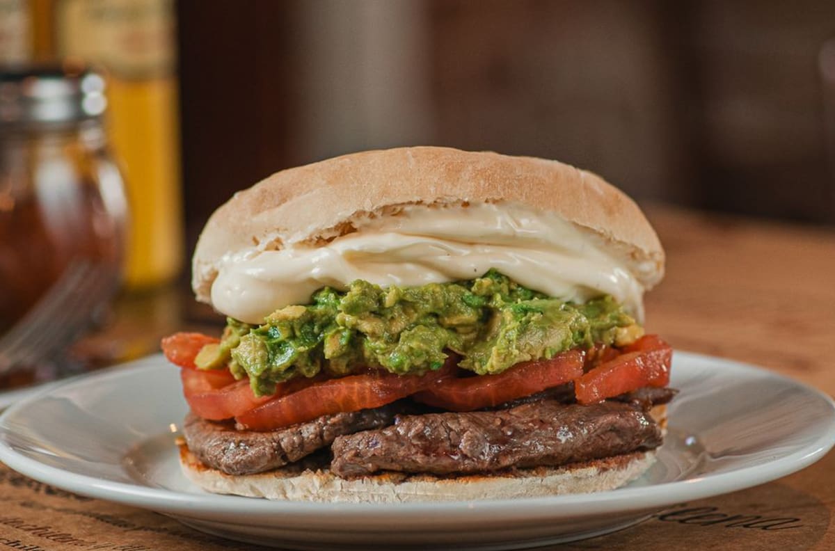 Los mejores lugares de Santiago para comer churrascos: 3 históricos locales para visitar