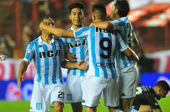 Marcelo Díaz y otros jugadores de Racing protagonizan divertida conversación en Twitter