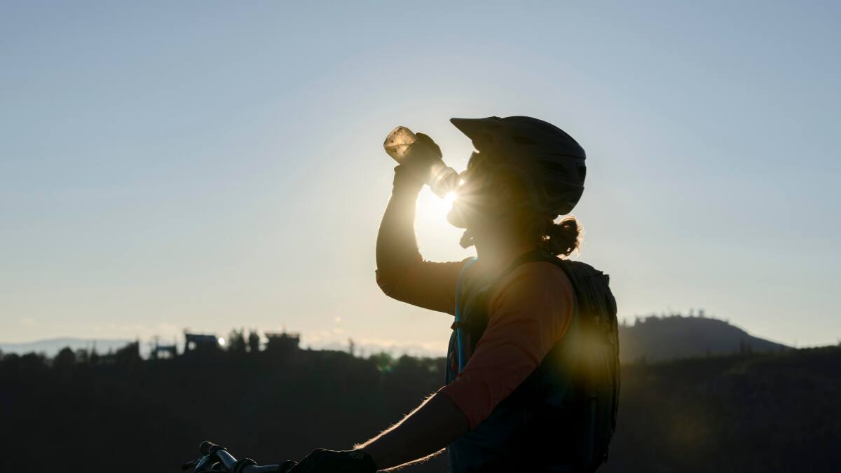 ¿Andas en bicicleta?: Así puedes protegerte de los golpes de calor este verano
