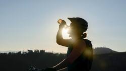 ¿Andas en bicicleta?: Así puedes protegerte de los golpes de calor este verano