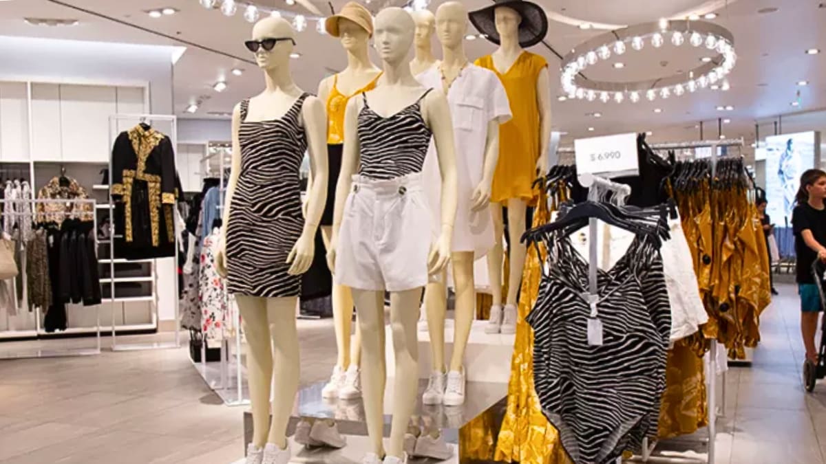 Icónica marca de moda presente en Chile cerrará decenas de tiendas: tuvo pérdidas por más de 258 millones de euros