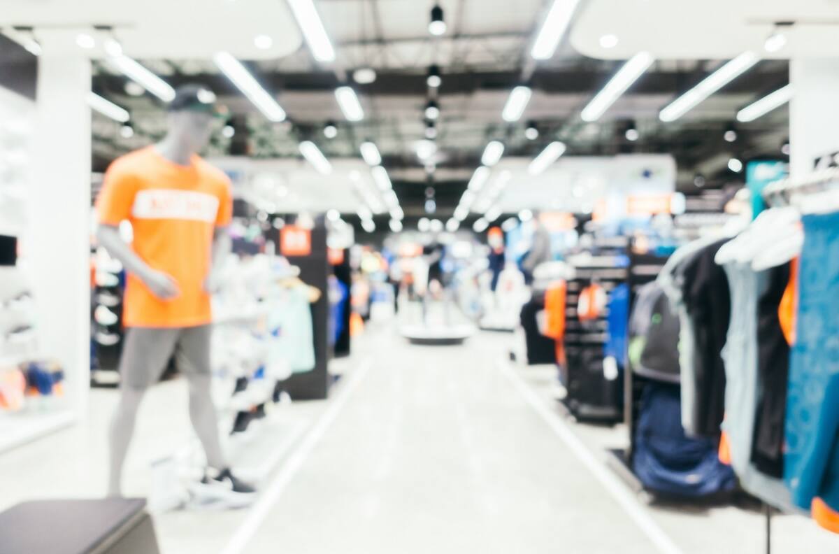 Reconocida cadena de ropa deportiva cierra varios locales: 400 trabajadores afectados