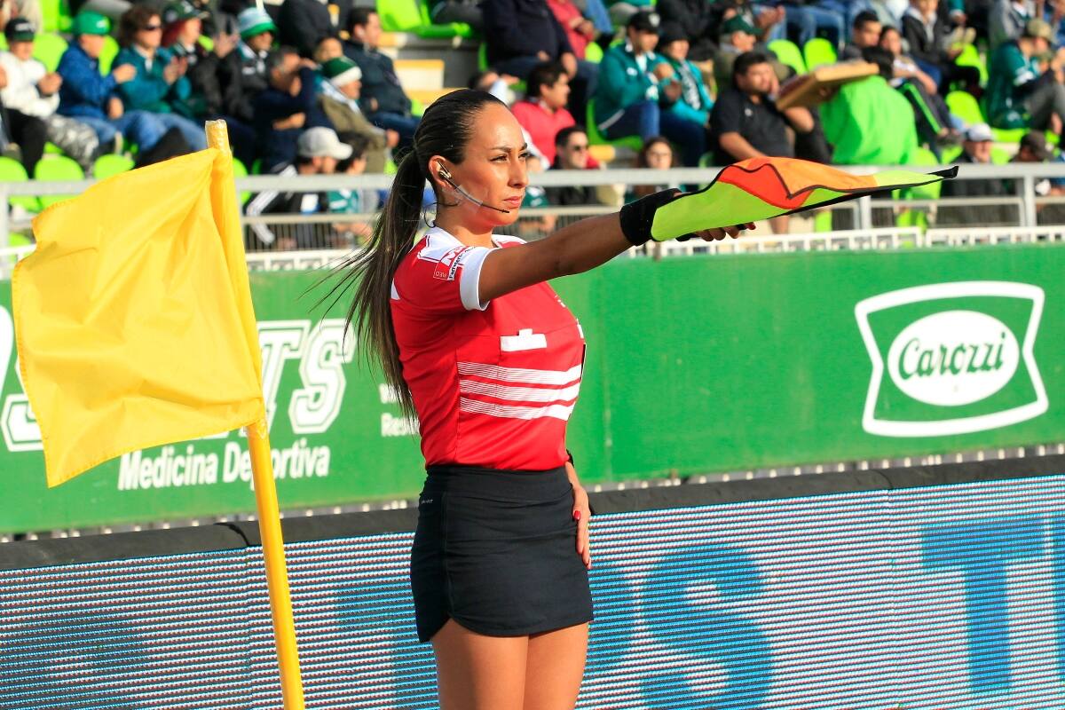 en su etapa como juez asistente. Foto: Agencia Aton.