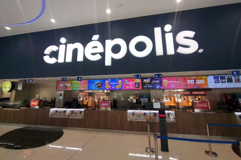 Revisa que cines son premium en Santiago.