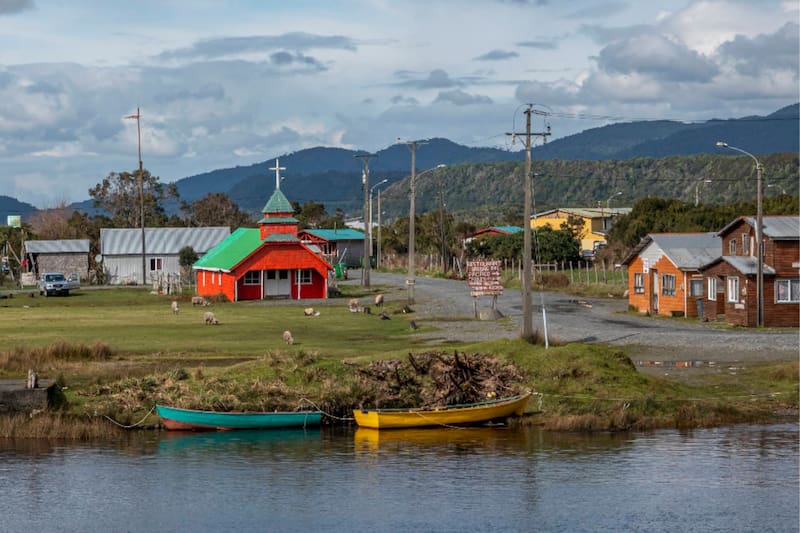 Este recorrido permite descubrir los misterios que oculta la mágica Isla de Chiloé, en el sur del país. Créditos: Google Maps.