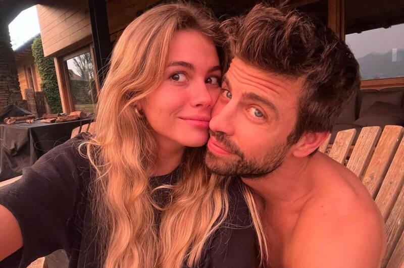 Clara Chia Martí junto a Gerard Piqué