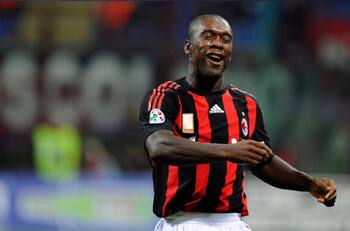 VIDEO | No pierde la clase: el golazo de Clarence Seedorf en partido a beneficio para Ucrania