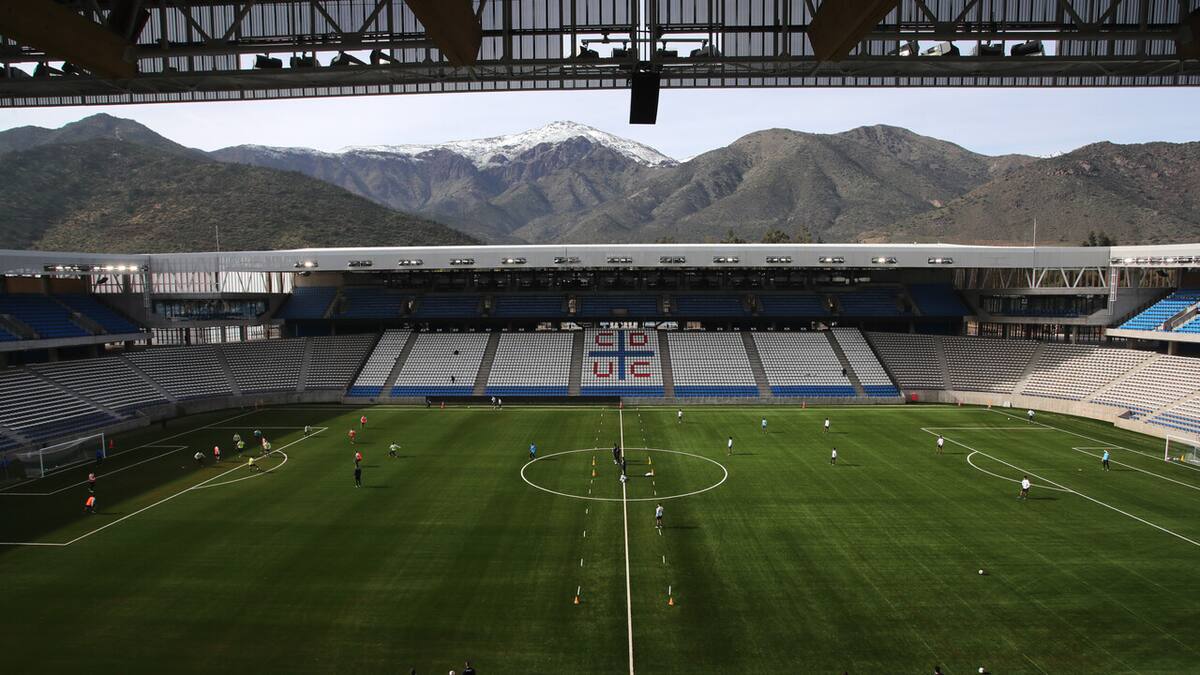 Copiando al Claro Arena: El otro estadio chileno que cambiará a pasto sintético para recibir conciertos