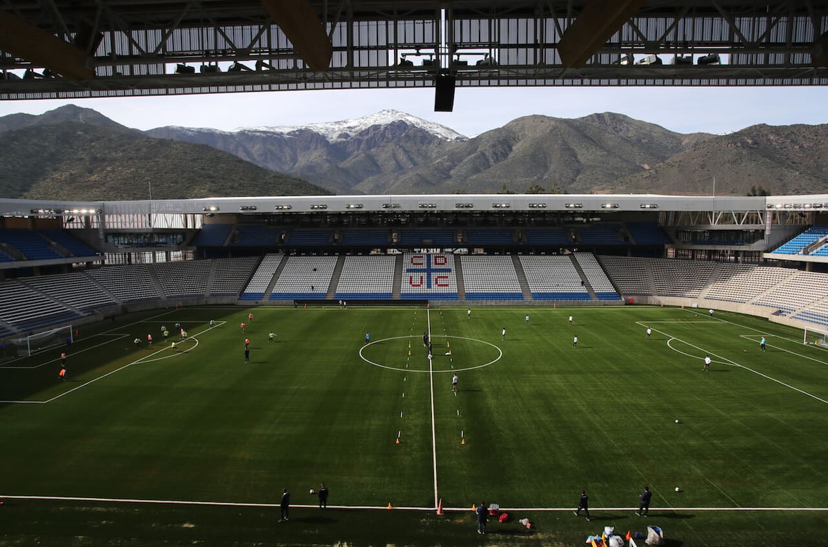 Copiando al Claro Arena: El otro estadio chileno que cambiará a pasto sintético para recibir conciertos