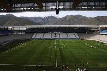 Copiando al Claro Arena: El otro estadio chileno que cambiará a pasto sintético para recibir conciertos