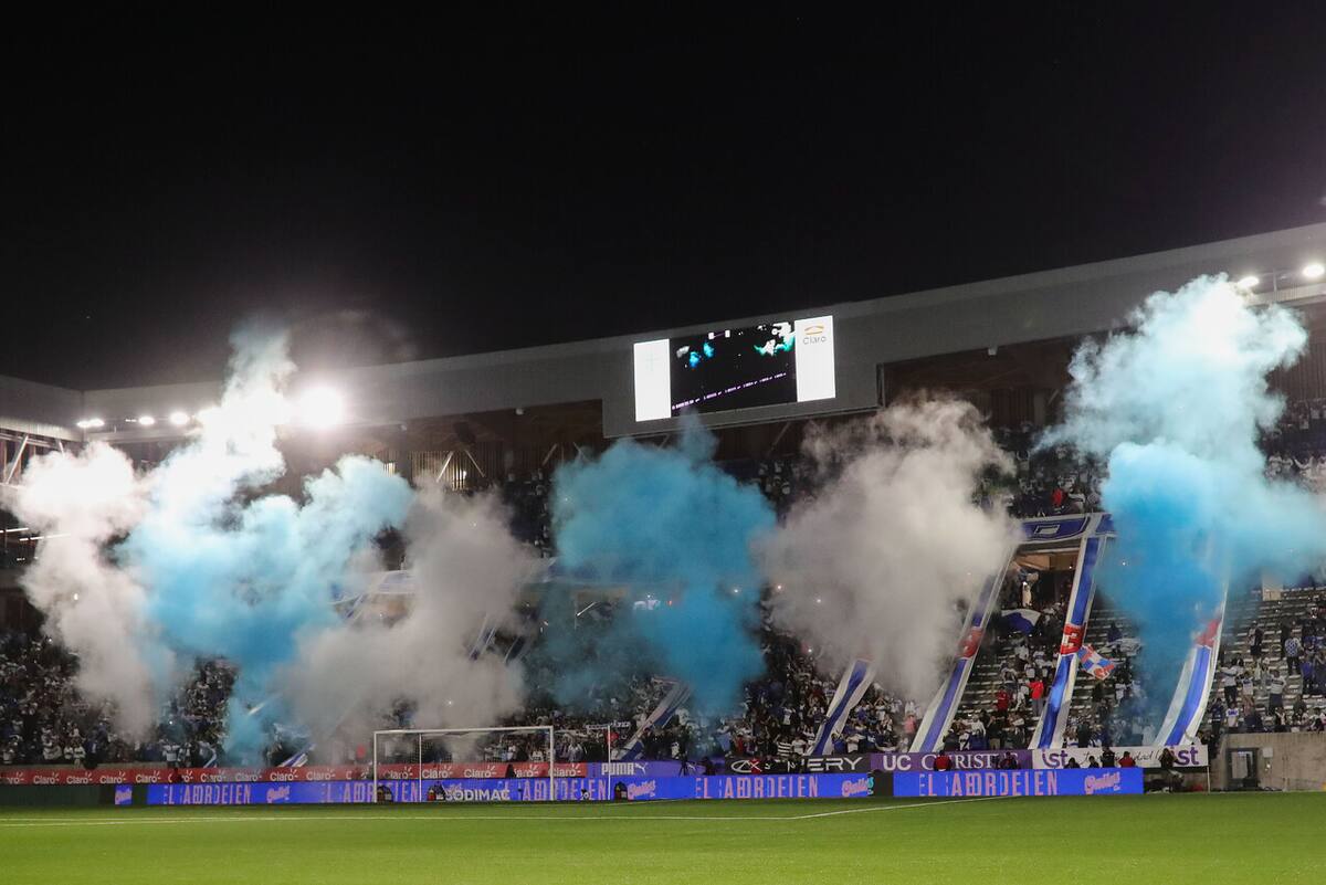 El estadio de la UC asoma como alternativa para la Roja.