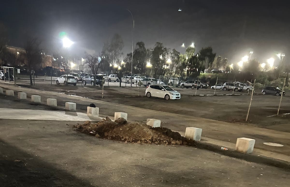 . Estacionamientos en San Carlos de Apoquindo. Foto:@JCG_UC.