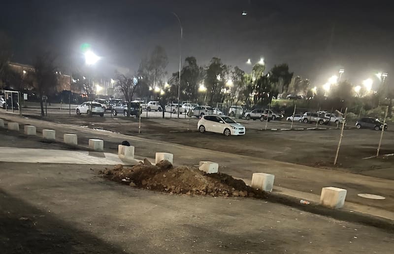 . Estacionamientos en San Carlos de Apoquindo. Foto:@JCG_UC.