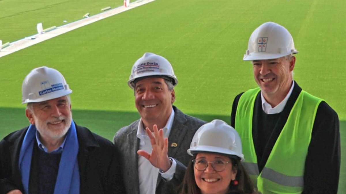 El anuncio del Minvu sobre el Claro Arena que es celebrado en la UC