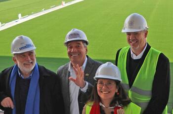 El anuncio del Minvu sobre el Claro Arena que es celebrado en la UC