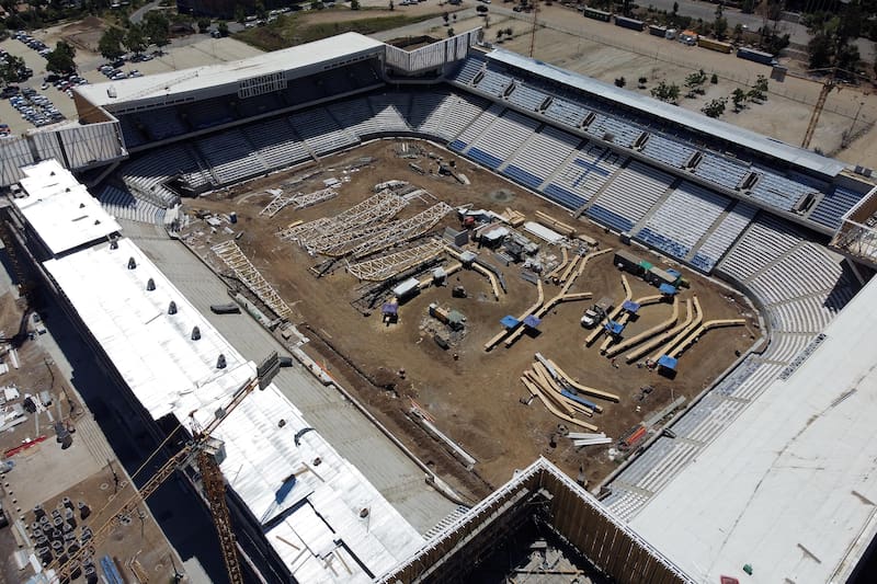 El nuevo estadio de los cruzados: Claro Arena. Una obra de envergadura que requería de toda la comprensión y visión del hincha.