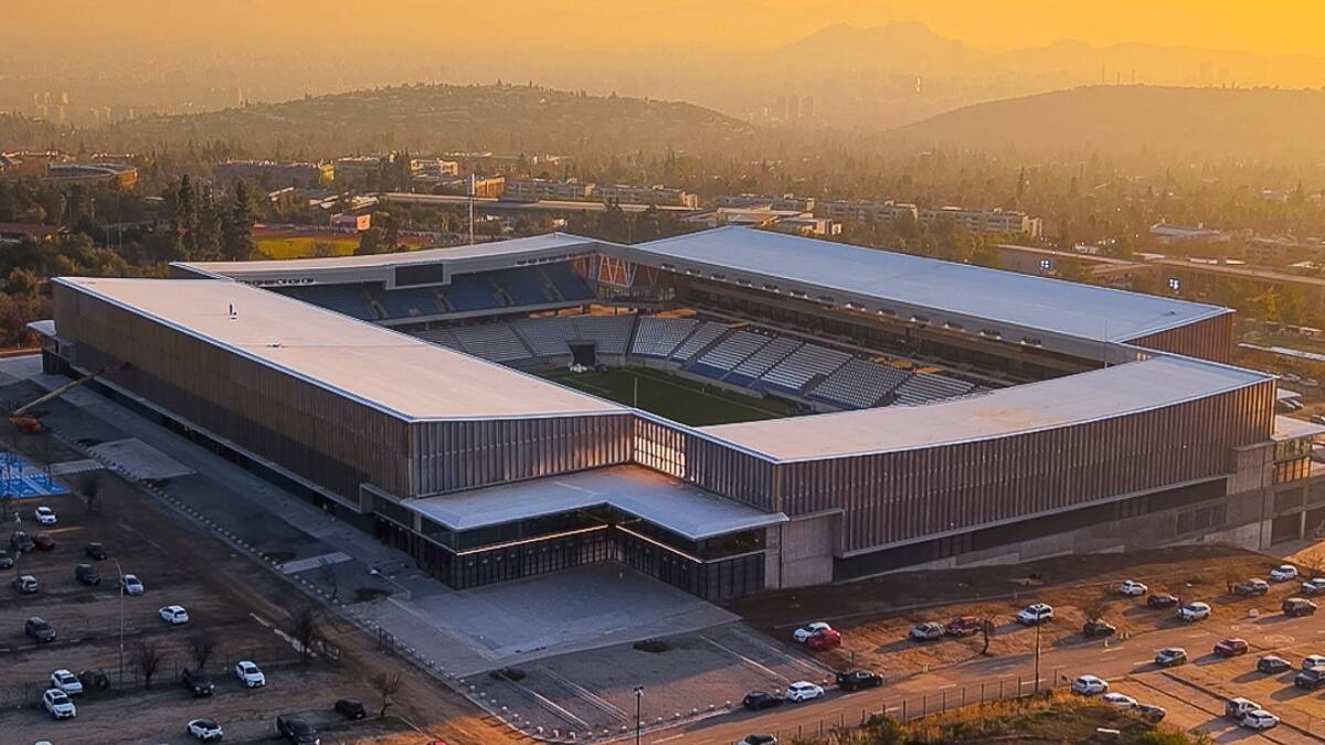 Justo antes del Clásico Universitario: la UC confirma partido preliminar en el Claro Arena