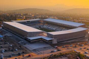 Justo antes del Clásico Universitario: la UC confirma partido preliminar en el Claro Arena