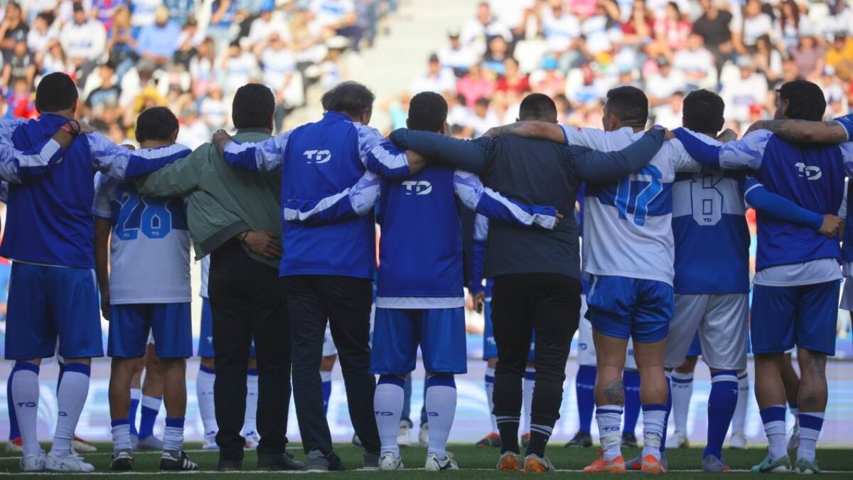 Futbolistas de Universidad Católica en plegarias por Patricio Toledo.