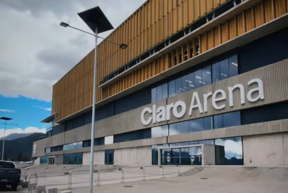 El estadio de la UC recibió críticas por parte de la Municipalidad de Las Condes.
