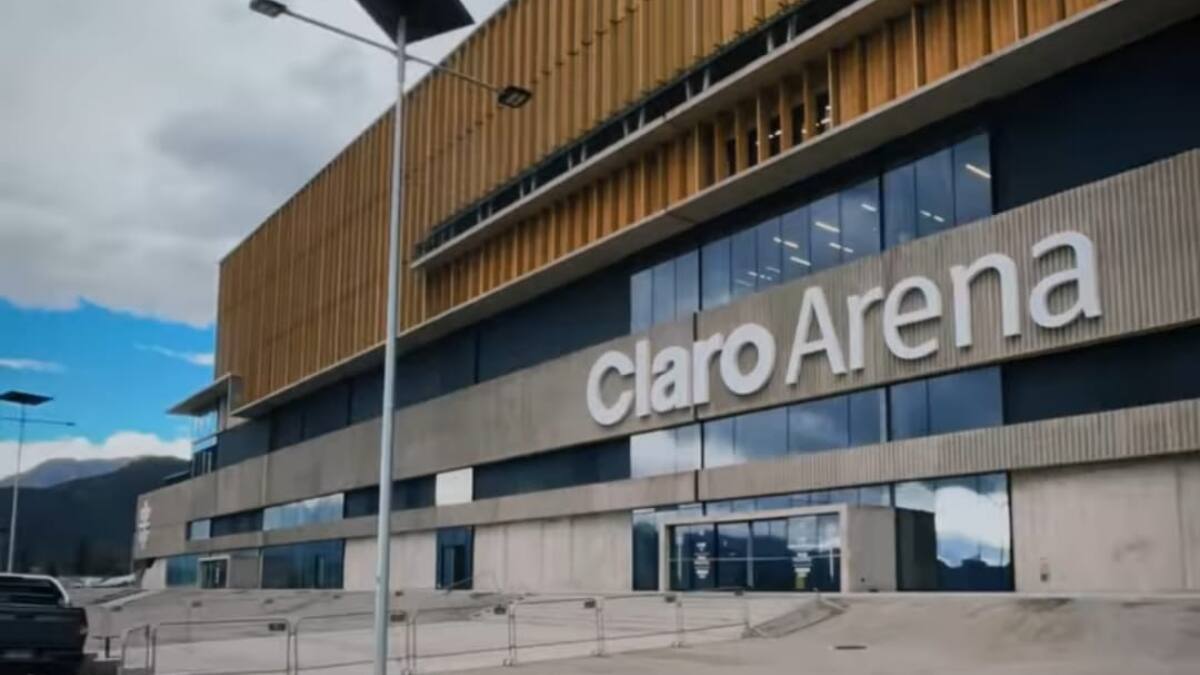 “Se van en grúa”: La drástica postura de la alcaldesa de Las Condes por los estacionamientos del Claro Arena