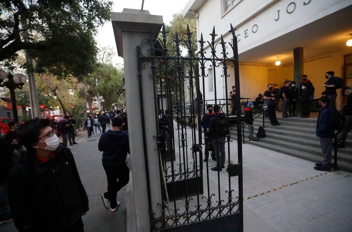 Suspensión de clases en la Región Metropolitana: en estas comunas no abrirán los colegios hoy, viernes 22 de agosto