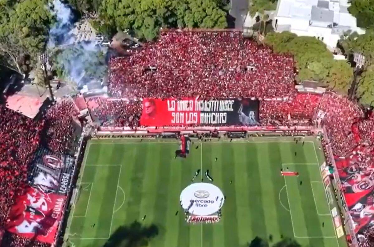 VIDEO | Emocionante lienzo en honor a Marcelo Bielsa en el Clásico de Rosario