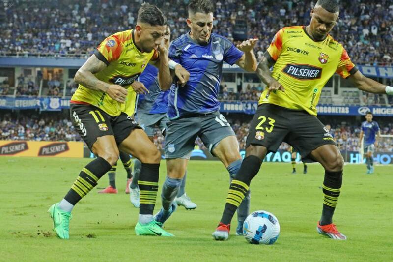 Emelec y Barceloina igualaron en el clásico, con Ariel Holan en las tribunas del George Capwell.