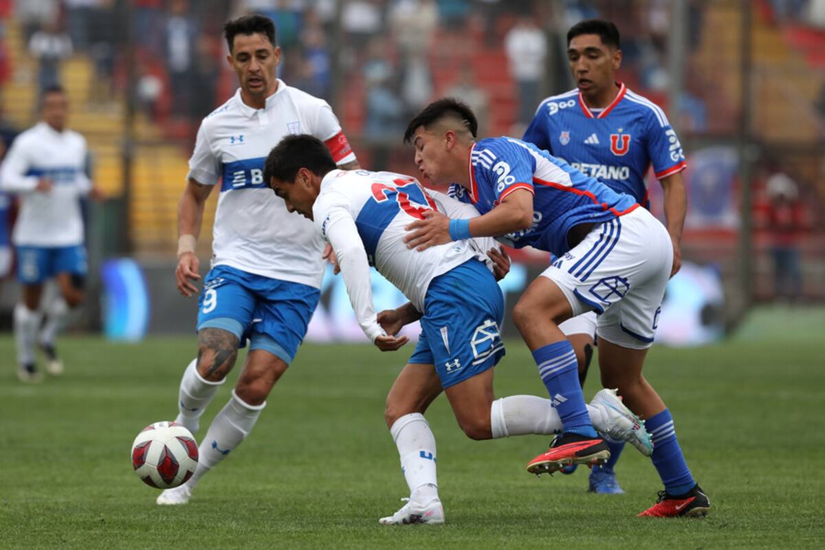 Marcelo Morales y Renato Cordero en el partido de la U contra la UC.