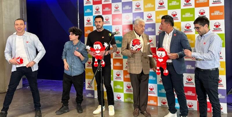 Don Francisco en la presentación del Clásico Solidario.