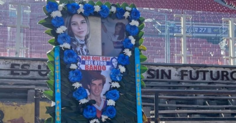 Ofrenda floral en el Estadio Nacional.