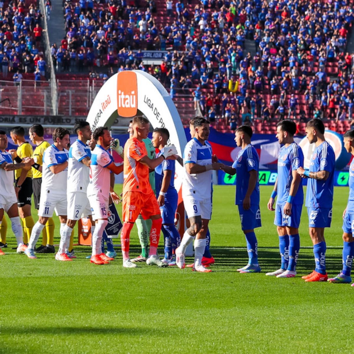 Gobierno propuso a la U disputar el Clásico Universitario con hinchas de la UC: venta de entradas en pausa