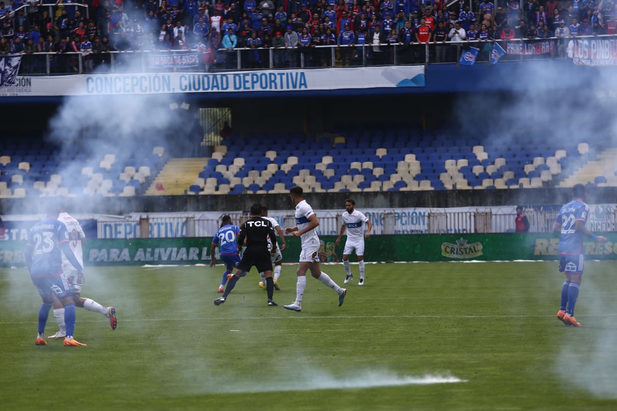 Los incidentes en el Estadio Ester Roa obligaron a suspender el encuentro a los 31 minutos. Foto: Agencia Aton.