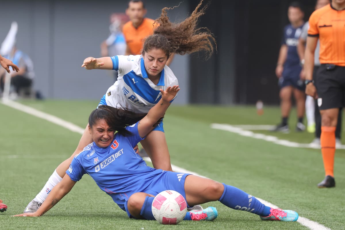Partido entre Universidad de Chile y Universidad Católica. Foto: Agencia Aton.