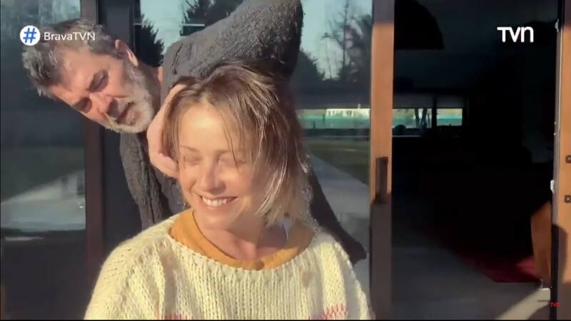 Claudia Conserva muestra cómo Pollo Valdivia le cortó el pelo