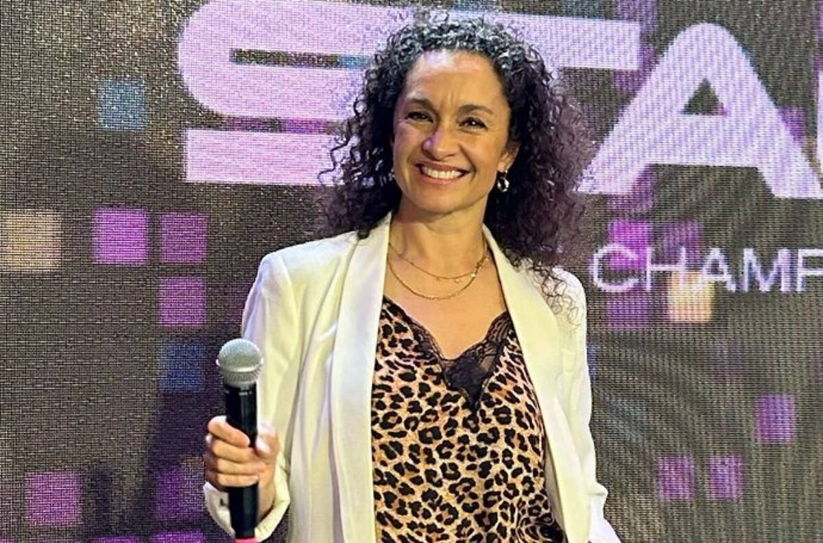 Claudia Miranda celebra con orgullo importante logro académico de su hijo