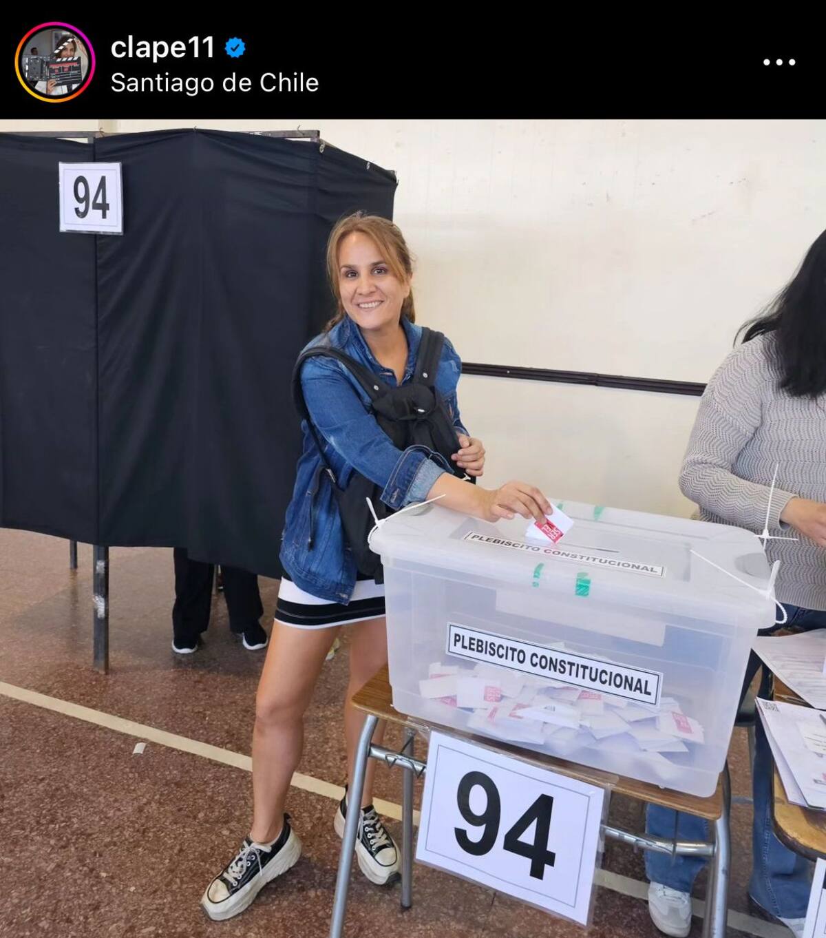 A través de redes sociales, distintas personalidades del mundo del espectáculo ejercieron su voto a sufragar y compartieron el registro.