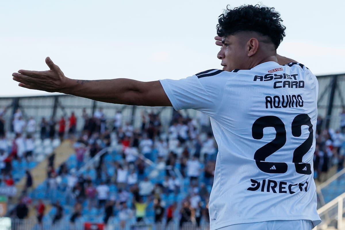 El volante, que venía de sufrir molestias físicas, estuvo entrenando durante este miércoles en Colo Colo. Foto: Aton.