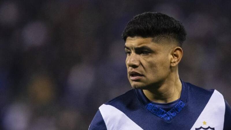 Colo Colo tiene en la mira a Claudio Aquino: el mejor volante de Argentina y figura de Gustavo Quinteros