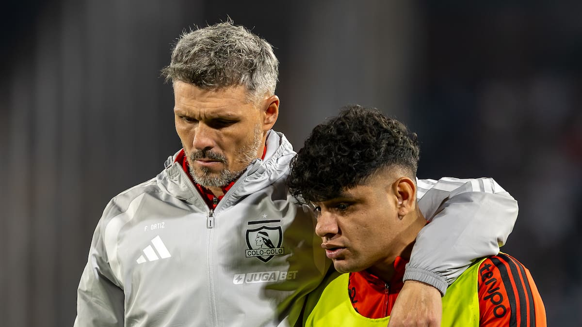 Sigue el calvario de Claudio Aquino en Colo Colo y se acerca su salida: “Está un peldaño más abajo que sus compañeros”