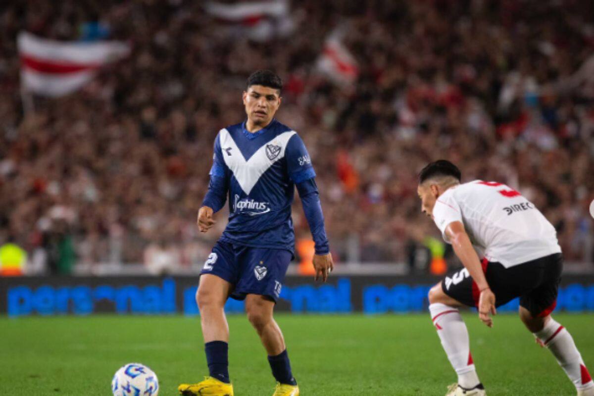 Claudio Aquino en Vélez.