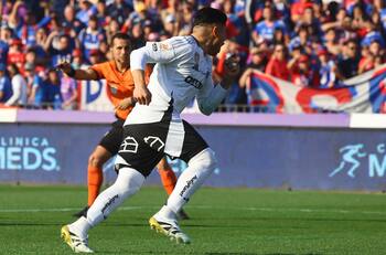 Colo Colo en alerta por dos de sus figuras: Una amarilla más y se pierden el Superclásico