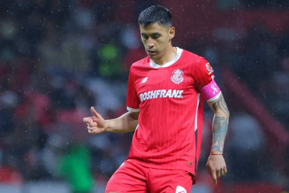 es titular indiscutido y capitán en el Toluca.