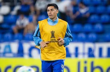 Tras ser rechazado por Colo Colo: el giro radical en la carrera de Claudio Baeza en Vélez