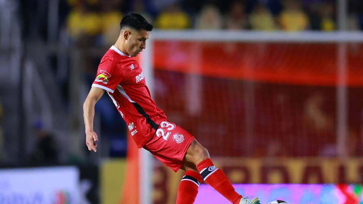 En México activan el plan para reemplazar a Claudio Baeza ante el interés de Colo Colo