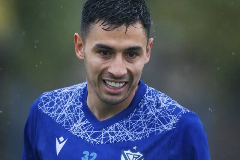 El volante de La Roja en Vélez Sarsfield.