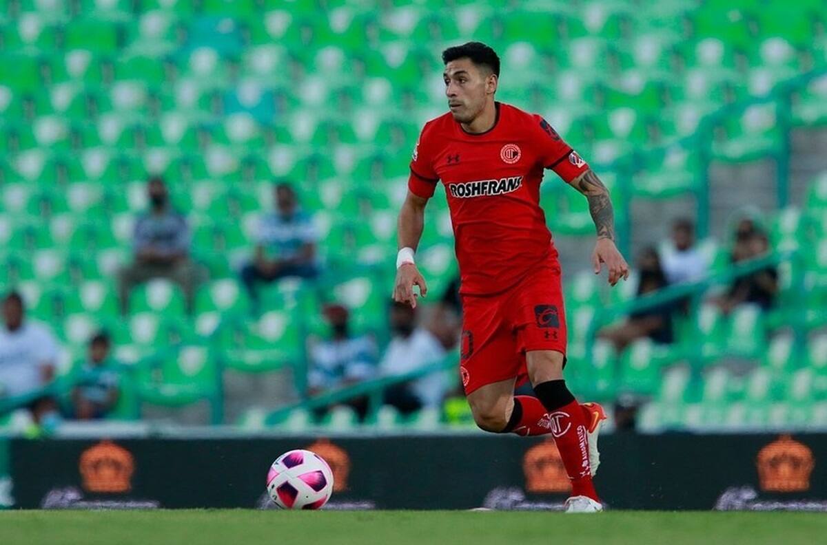 El regreso con el que sueña Colo Colo: así es el presente de Claudio Baeza en México